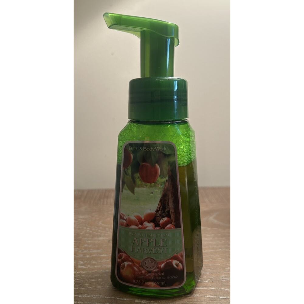 NOS Bath & Body Works Washington Apple Harvest Foaming Hand Soap, 8.75 oz‎